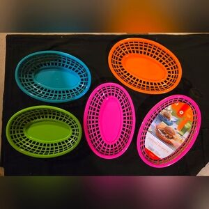 8 - 10.5" x 7" Colorful Reusable Oval Plastic Baskets NWT
